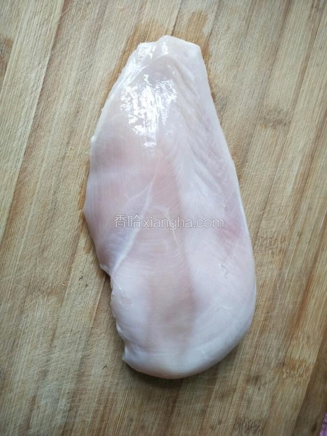 鸡胸肉一块洗净