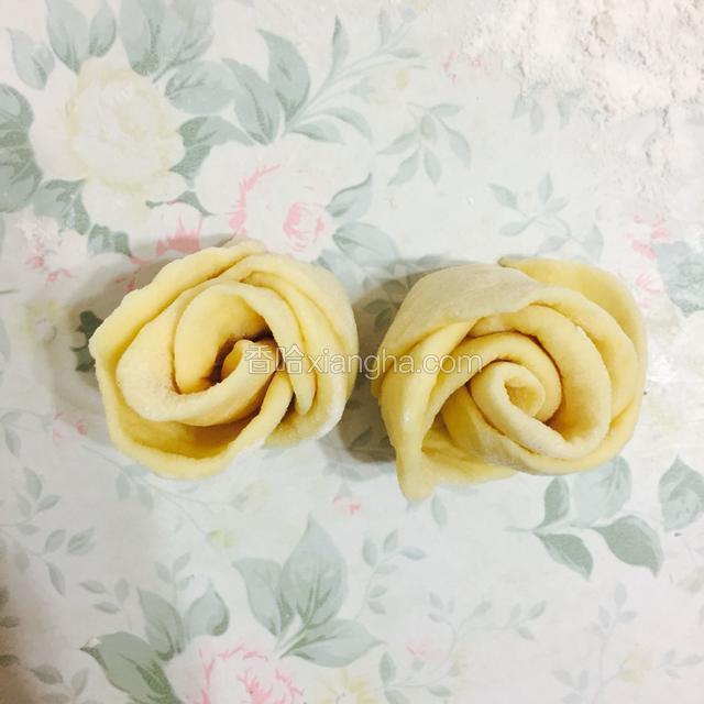 翻开既是两朵玫瑰花