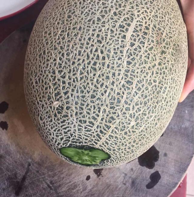 把哈密瓜蒂切掉