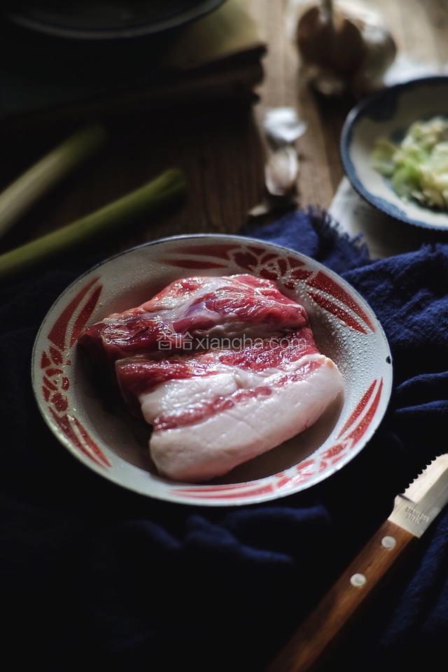 准备材料【肉选肥瘦相间的 不要全瘦】
