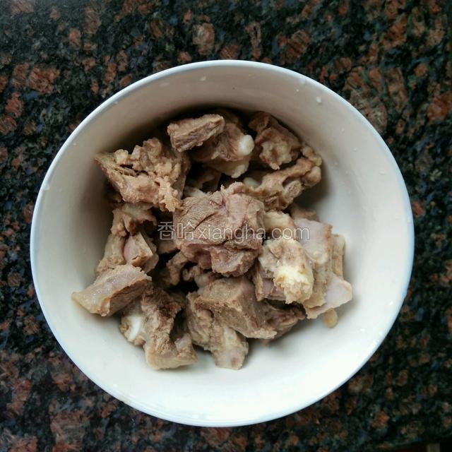 捞出排骨
