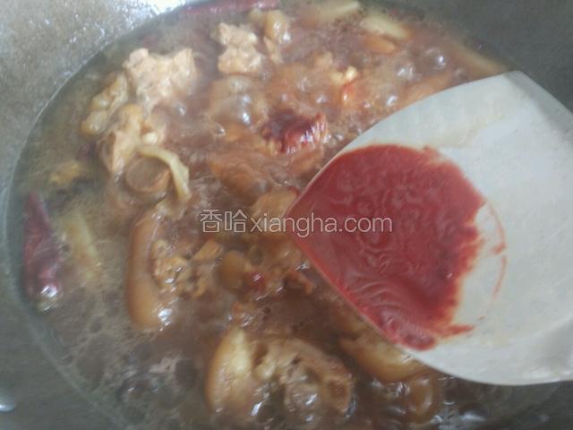 大致烧三四十分钟后（筷子能戳动为宜）加入腐乳汁，少许滴盐继续烧，烧制入味后大火收汁起锅，撒上葱花即可