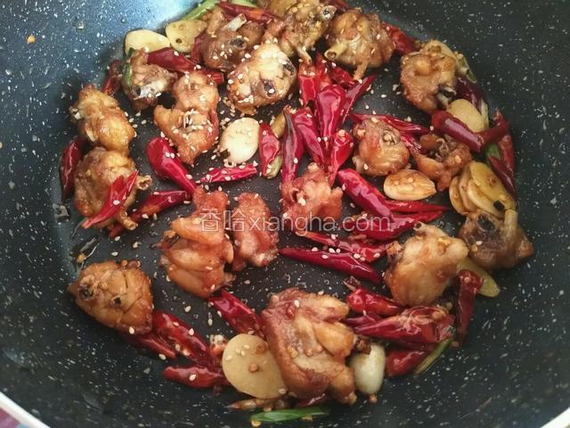 最后撒入适量白芝麻即可