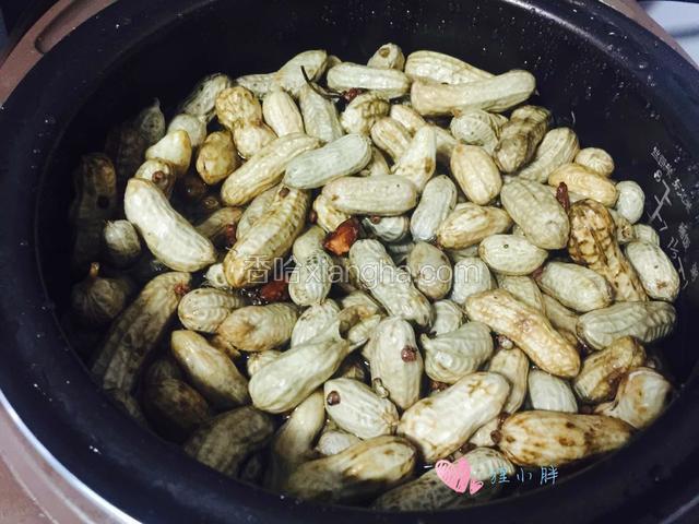 加入适量的水，炖煮30-60分钟，30分钟就熟了，口感脆，我喜欢稍微软面一点的，就煮了60分钟