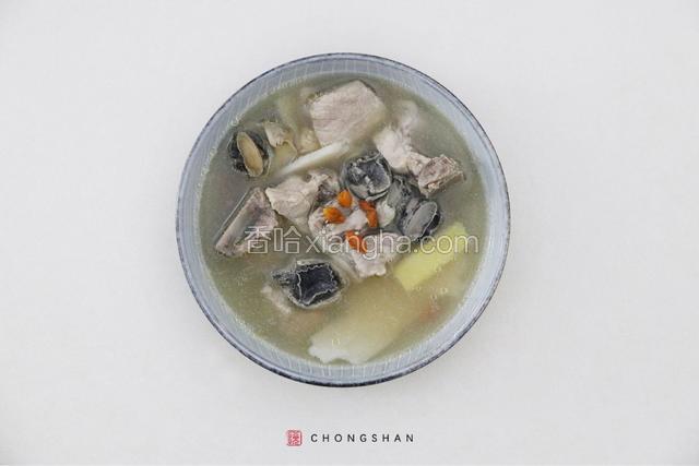 根据个人口味，加入适量的盐，即可盛出享用