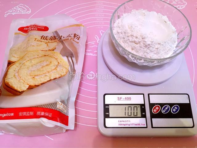 我第一次做量没把握好。也不会和面。500克的面粉都平分用完了（5种颜色各100g）。和得还是有点稀，自己水放多了…下次一定注意了。
1:白面加入适量酵母水加温水用筷子搅拌棉絮状和成光滑面团放入碗里用保鲜膜封好等待发酵。（白色面团）
2:白面加入适量酵母水加适量南瓜泥（不用加水，南瓜泥水分充足）用筷子搅拌棉絮状和成光滑面团放入碗里用保鲜膜封好等待发酵。（黄色面团）
3:白面加入适量酵母水加苋菜水或菠菜水用筷子搅拌棉絮状和成光滑面团放入碗里用保鲜膜封好等待发酵。（粉色或绿色面团）
4:白面加入适量酵母水加胡萝卜泥（胡萝卜泥水分充足不用加水）用筷子搅拌棉絮状和成光滑面团放入碗里用保鲜膜封好等待发酵。（橘色面团）
5:白面加入适量酵母水用筷子加紫薯泥（不用加水）搅拌棉絮状和成光滑面团放入碗里用保鲜膜封好等待发酵。（紫色面团）
6:白面加可可粉或抹茶粉加入适量酵母水加温水用筷子搅拌棉絮状和成光滑面团放入碗里用保鲜膜封好等待发酵。（黑色或绿色面团）



