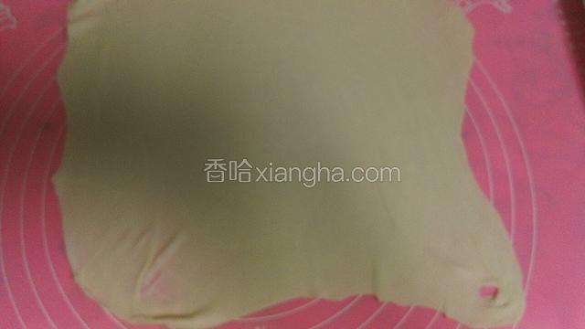 面团擀开，尽量薄一点