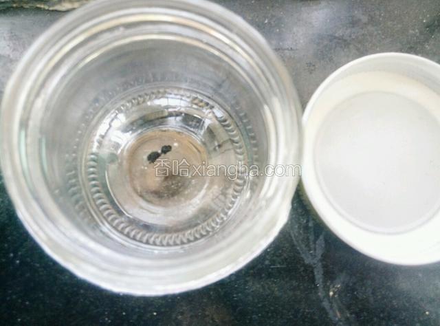 玻璃罐加水煮开消毒晾干