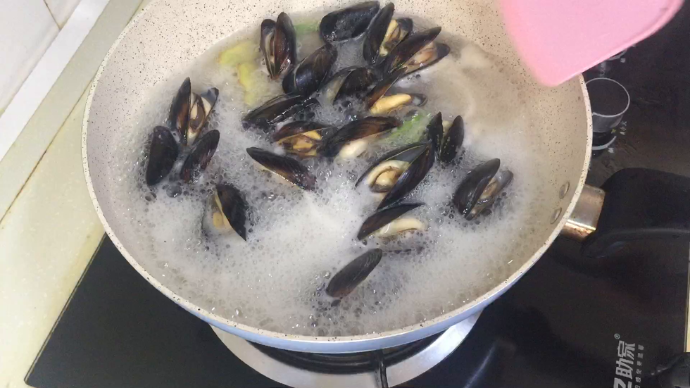 淡菜开口就煮熟了
