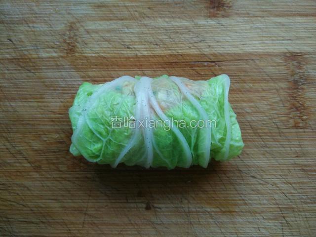 自下而上卷起，一个卷就做好了。