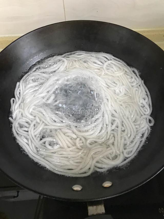 粉条泡软 大火煮五分钟 
