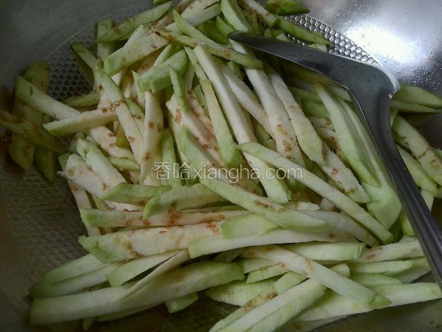 然后加入茄条。