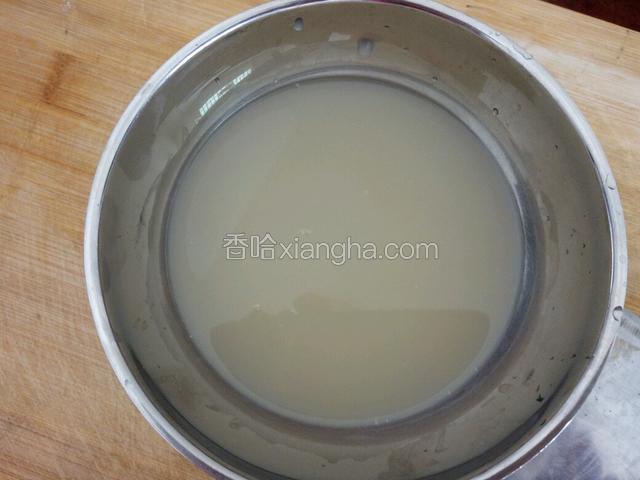 ﻿用温水和开1.5g酵母、15g白糖﻿﻿﻿﻿﻿﻿