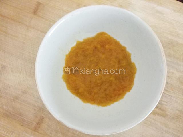 ﻿蒸熟后，取出，压成泥﻿﻿﻿﻿