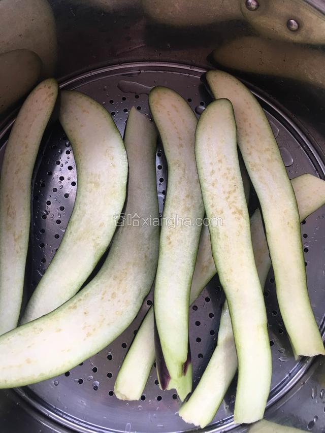 放入蒸锅中