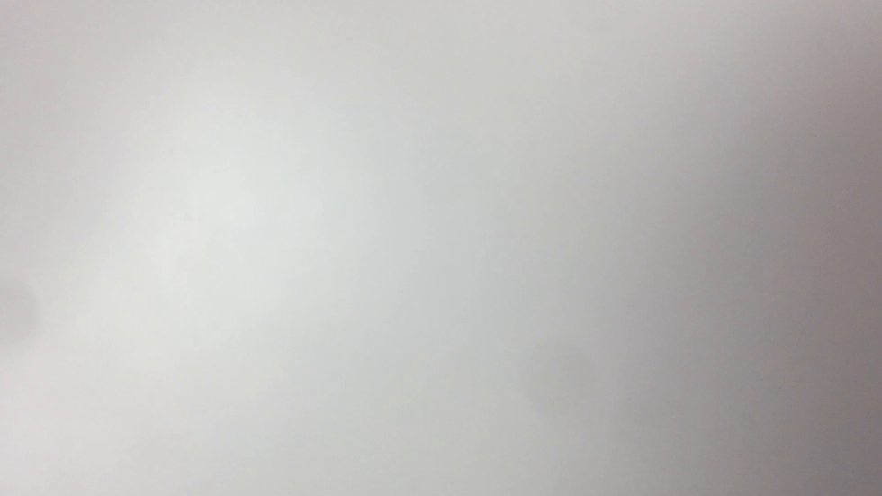 把土司面包放进烤箱，烤五分钟后取出
