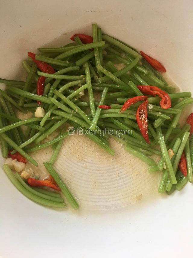 加鸡精炒匀即可！