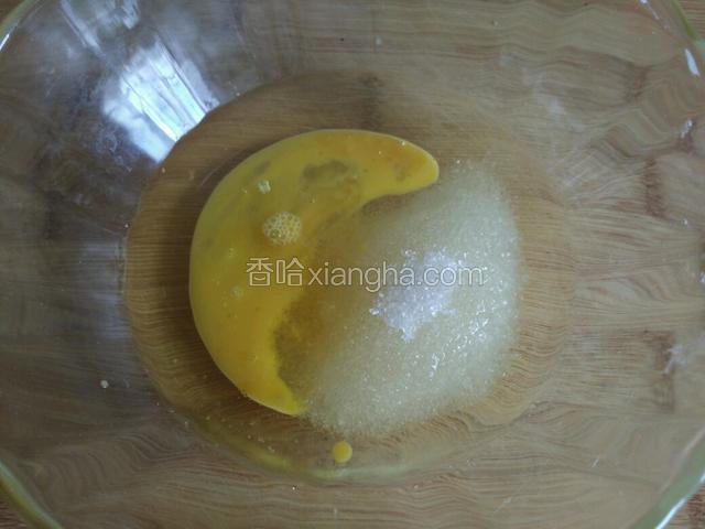 鸡蛋液，玉米油，白糖混合