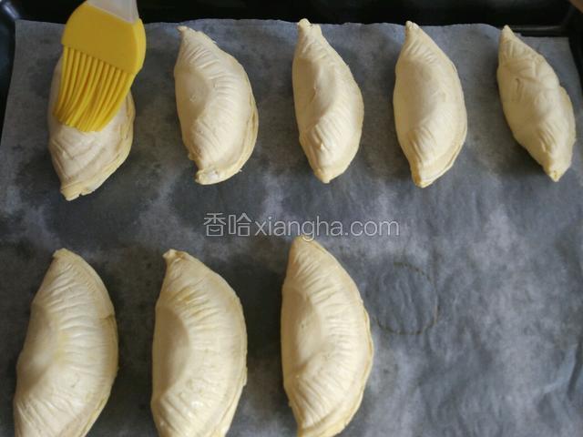 刷上鸡蛋液