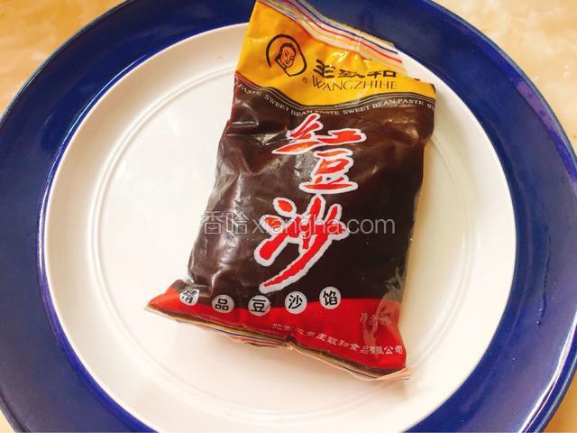 准备豆沙馅儿，偷懒买现成的了