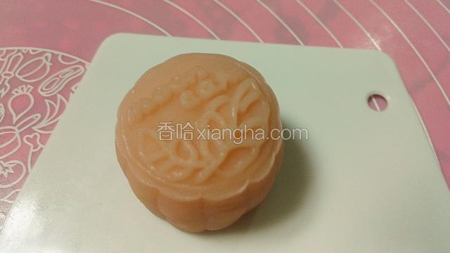 一个冰皮月饼完成