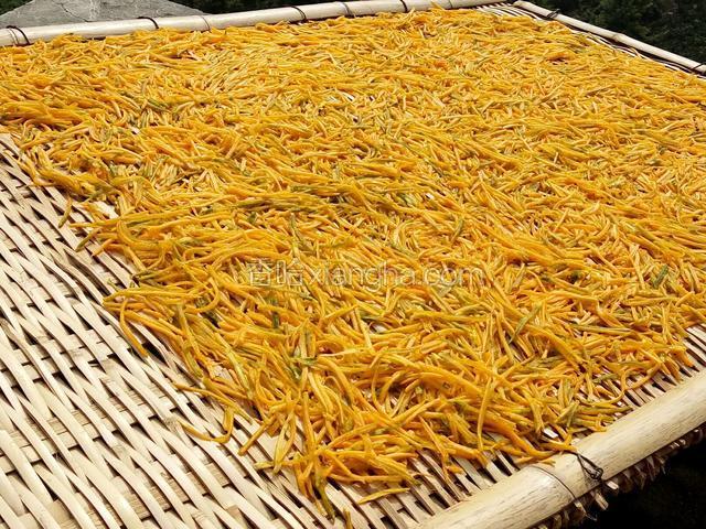 用筷子摊开均匀，晒