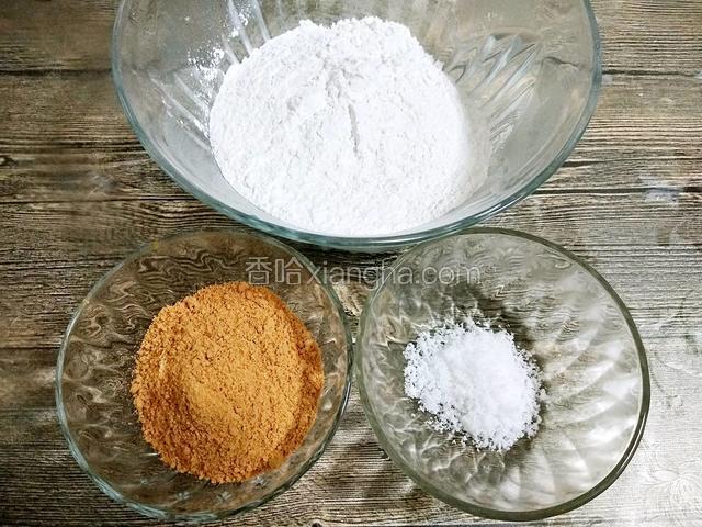 糯米粉，黄豆粉，白糖称重