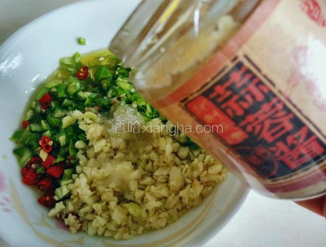 加入蒜蓉酱