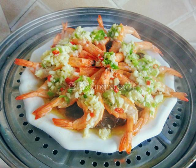 记住：3分钟，只蒸3分钟。否则虾肉老了，口感不佳。