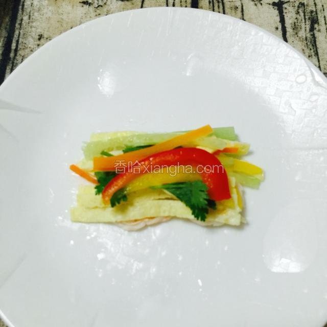放上其他食材，也可以随意搭配，喜欢那个材料可以多放一点，