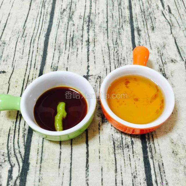 准备了二个口味的酱
梅子酱和芥末酱。二款酱都很搭。
还可以搭配泰国酸辣椒。各人喜欢了。


