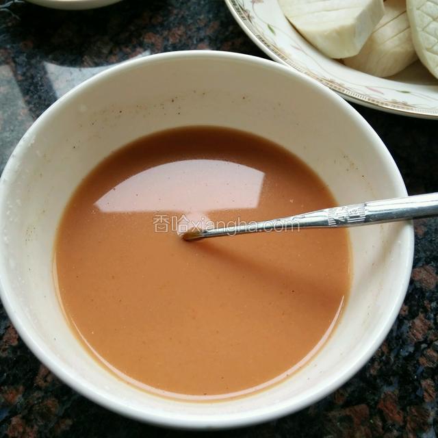 酱汁调好，搅拌均匀备用
