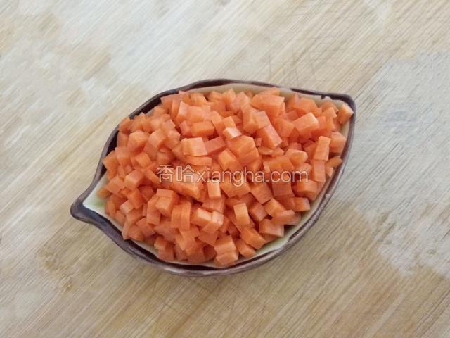 胡萝卜切丁﻿﻿﻿