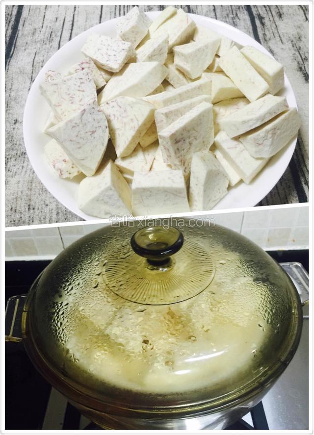 开启做~~葱油芋泥馅
把香芋切小块，大火蒸25分钟至熟