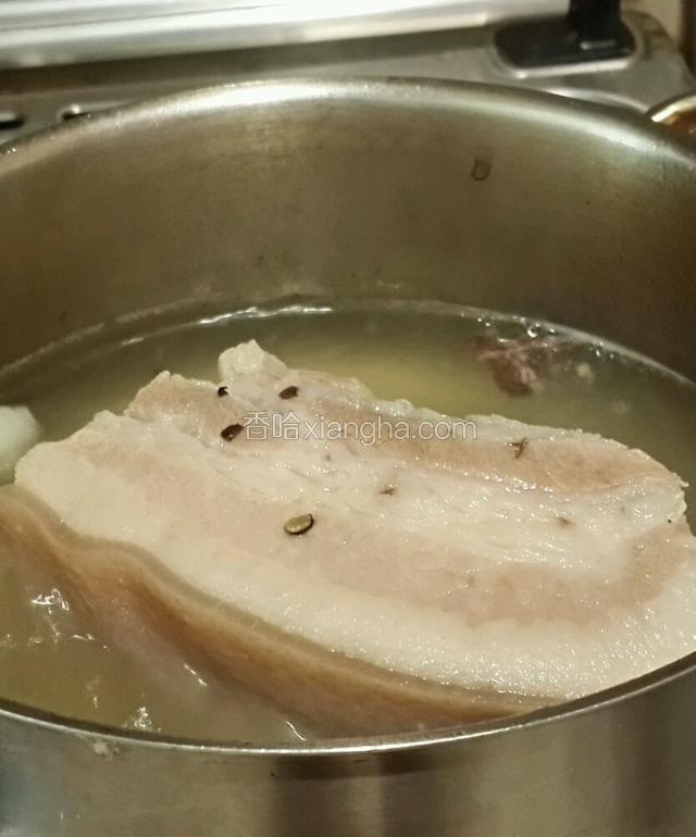 煮制8分熟，筷子能插透即可捞出控水