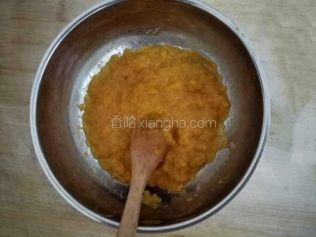 ﻿蒸熟后，取出，压成泥﻿﻿﻿﻿﻿﻿﻿﻿
