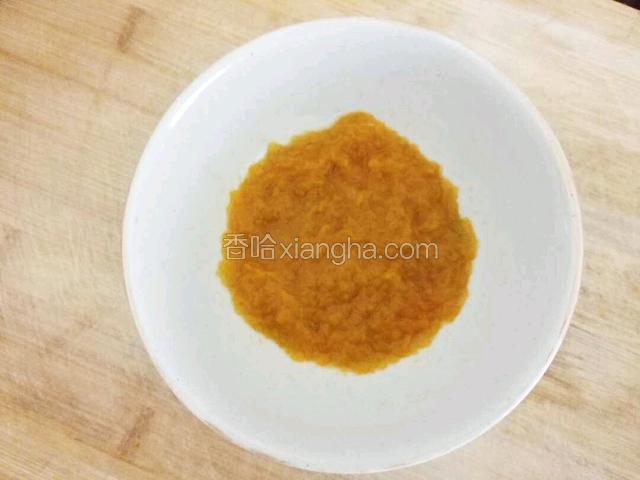 ﻿﻿蒸熟后，取出，压成泥﻿﻿﻿﻿﻿﻿﻿﻿﻿﻿﻿
