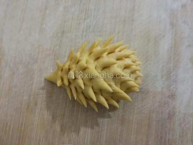 同样，第三排要错开第二排剪﻿﻿﻿﻿﻿﻿﻿﻿﻿﻿﻿﻿﻿﻿﻿﻿﻿﻿﻿﻿﻿﻿﻿﻿﻿﻿﻿