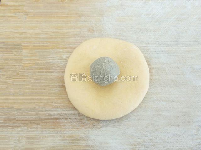 放入黑豆沙﻿﻿﻿﻿