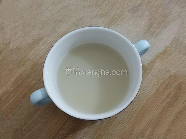 酵母用温水和开﻿﻿