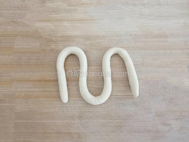 取一个小剂子，搓成长条﻿﻿﻿﻿﻿﻿﻿﻿