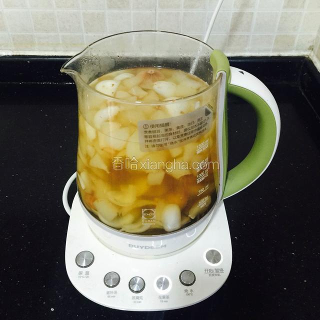 煲煮完毕，就可以装碗食用了。
这一壶大约是6碗的量。