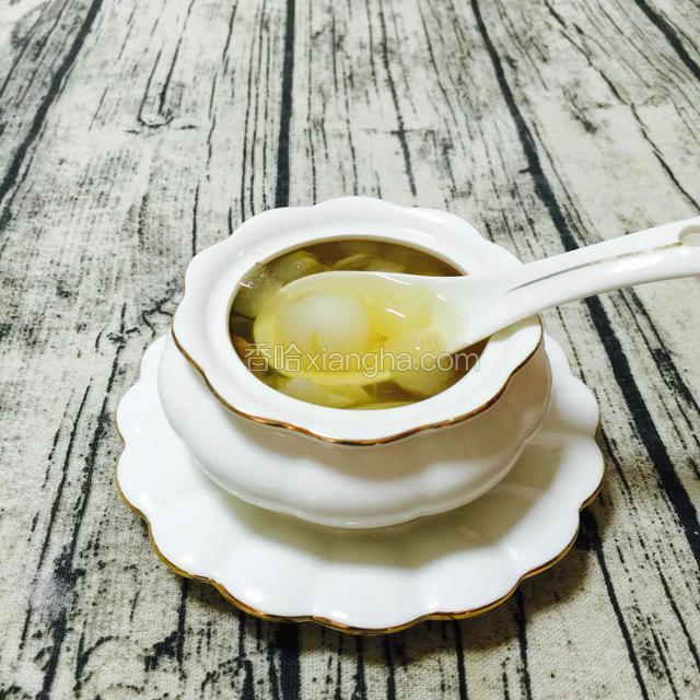 好清润的糖水，
转季降温天气，来上一盅滋润下。
友友们赶紧动手煲起吧……