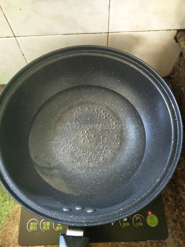 锅里加水烧开