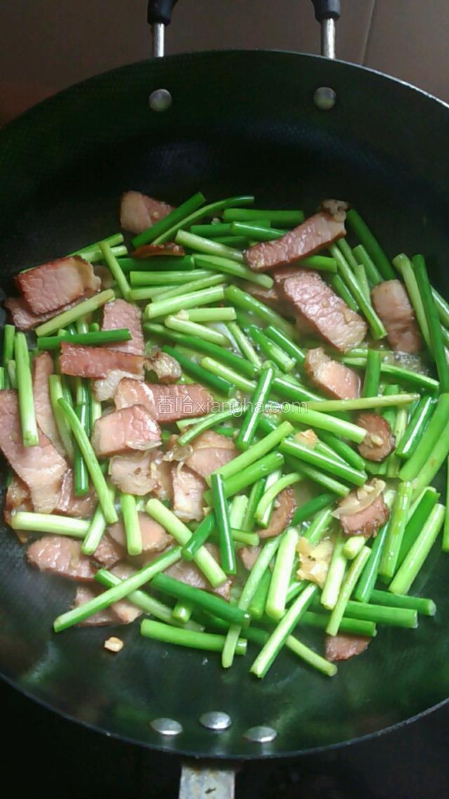 熏肉炒蒜苔