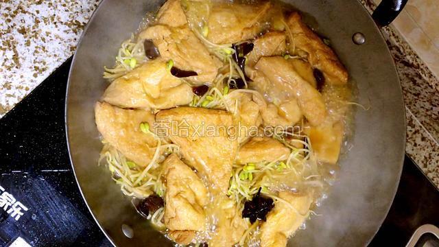 出锅前调入鸡精