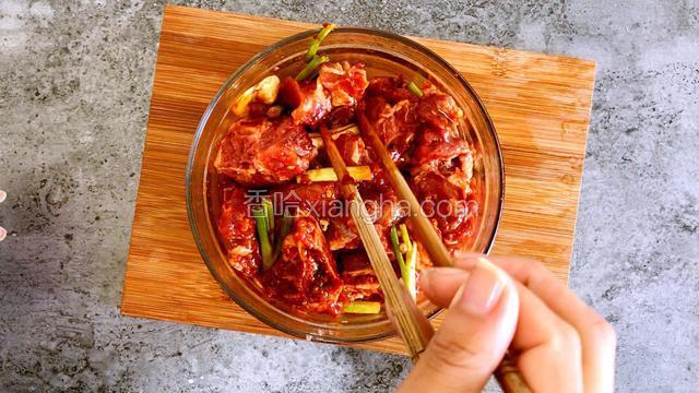 拌均腌制2小时左右