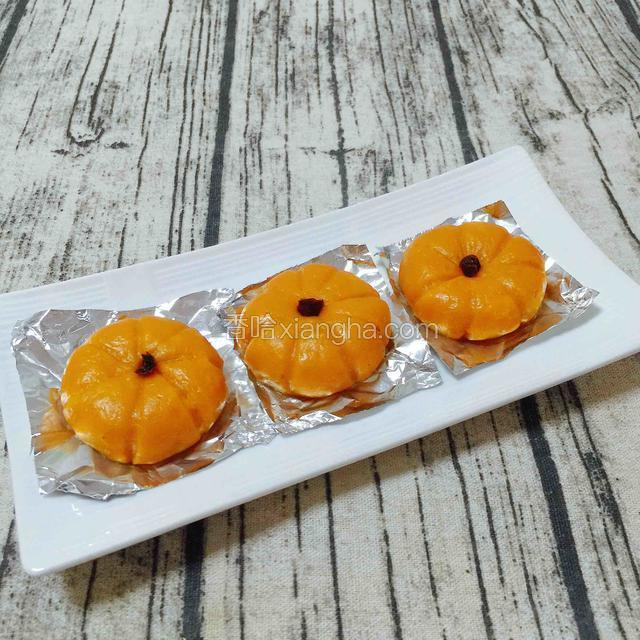 成品图
PS：小南瓜一定要趁热吃哦，这样才软糯。凉了的小南瓜糯米都变硬了，就不好吃了。