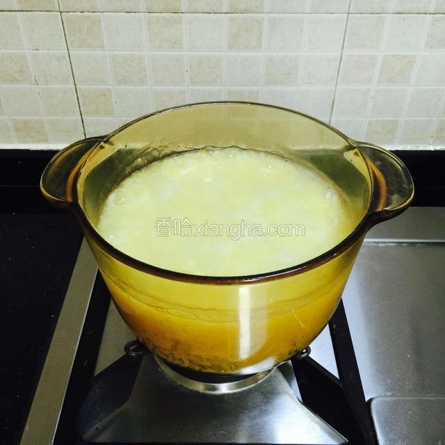 煲好，熄火，可以装碗食用了。
PS：各人口感，想吃清爽些，食材煲熟就可以了。想吃粘稠些，可以煲多一下。