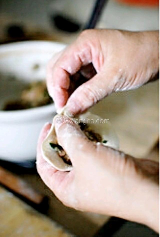 一个小褶一个小褶慢慢捏
